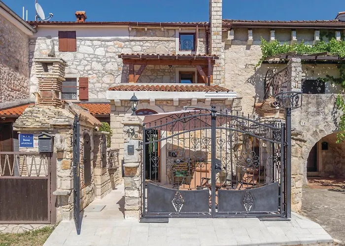 Amazing Home In Porec With Kitchen